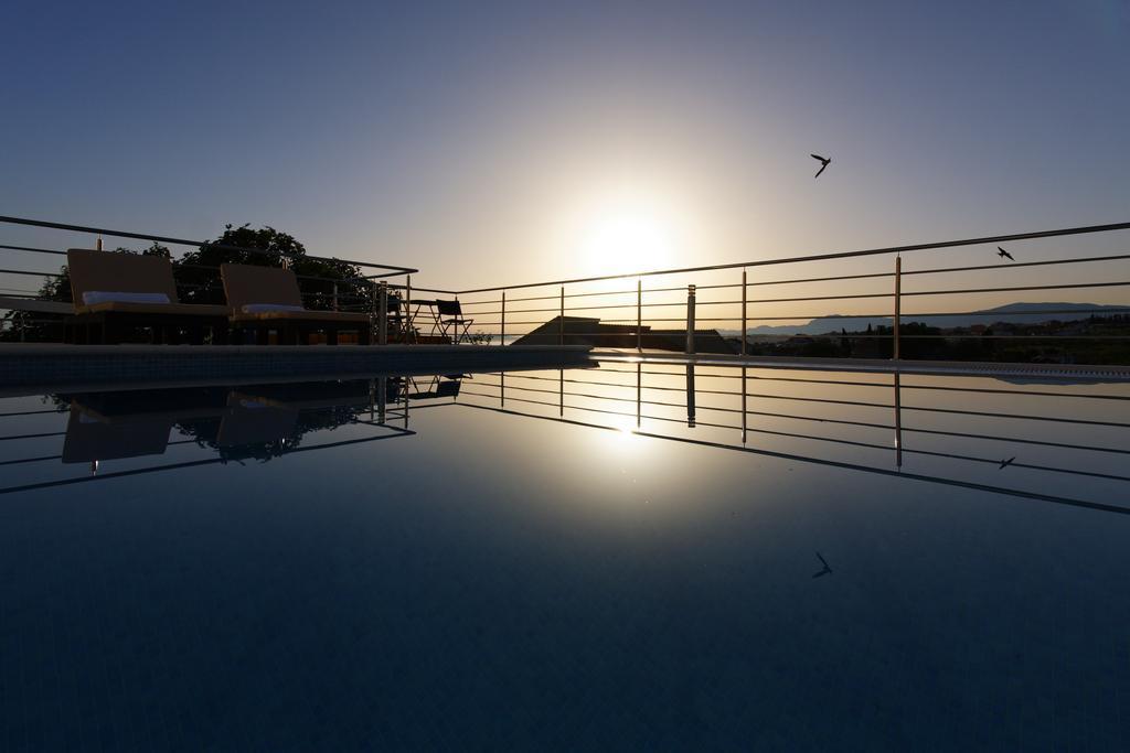 Villa Mermaid Your Croatian Haven With Luxury Pool And Scenic Views Podstrana Zewnętrze zdjęcie