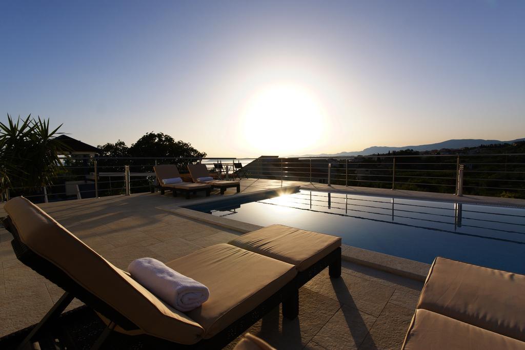 Villa Mermaid Your Croatian Haven With Luxury Pool And Scenic Views Podstrana Zewnętrze zdjęcie