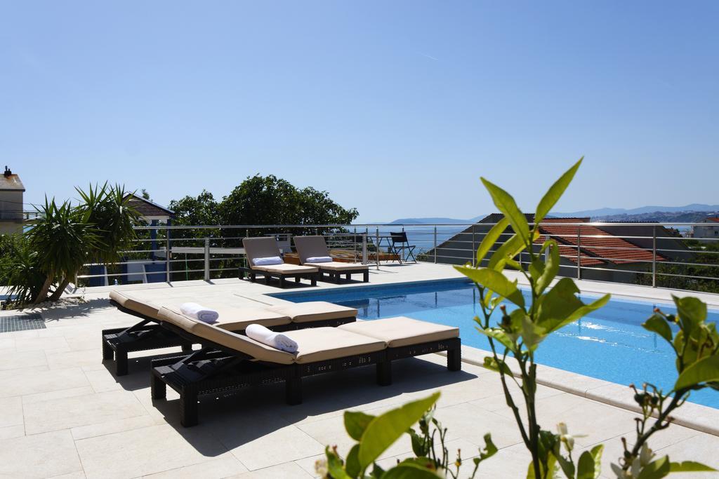 Villa Mermaid Your Croatian Haven With Luxury Pool And Scenic Views Podstrana Zewnętrze zdjęcie
