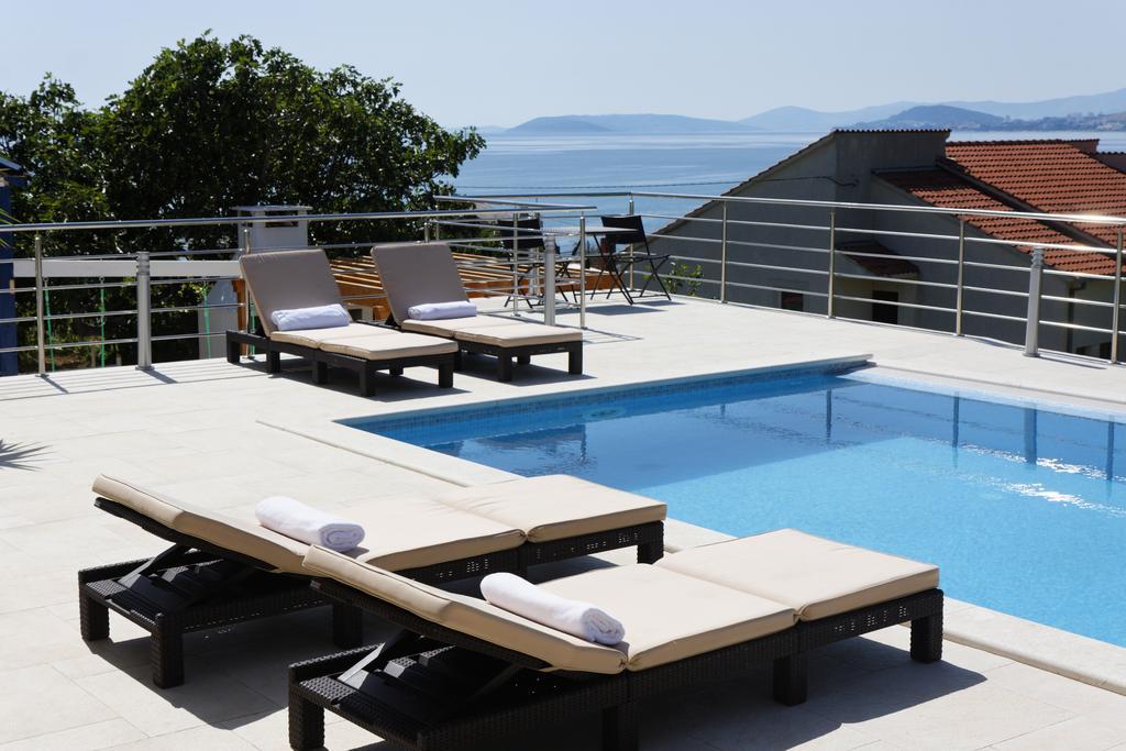 Villa Mermaid Your Croatian Haven With Luxury Pool And Scenic Views Podstrana Zewnętrze zdjęcie