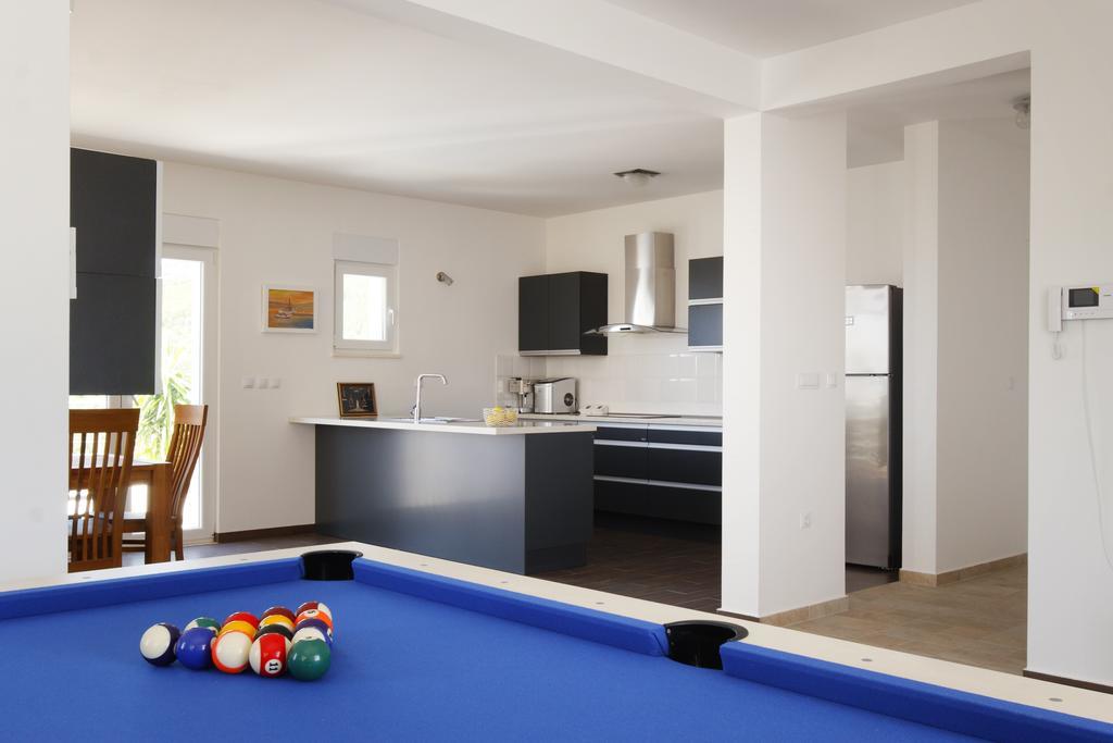 Villa Mermaid Your Croatian Haven With Luxury Pool And Scenic Views Podstrana Pokój zdjęcie