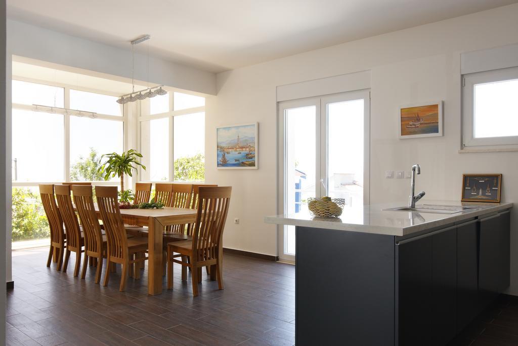 Villa Mermaid Your Croatian Haven With Luxury Pool And Scenic Views Podstrana Zewnętrze zdjęcie
