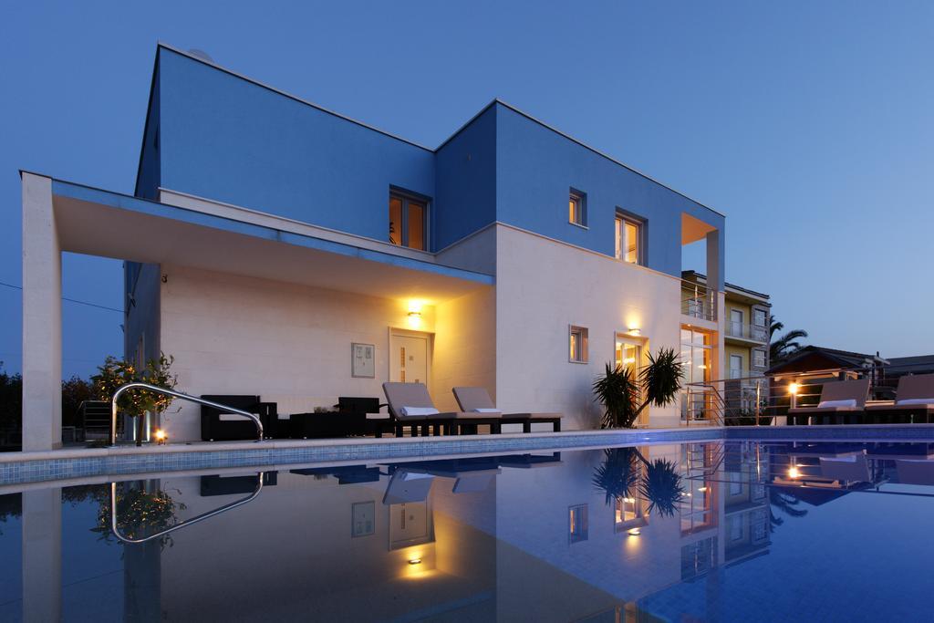 Villa Mermaid Your Croatian Haven With Luxury Pool And Scenic Views Podstrana Pokój zdjęcie